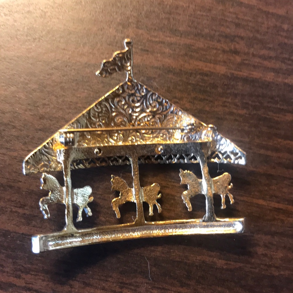 Brooch - Picture 2 of 2